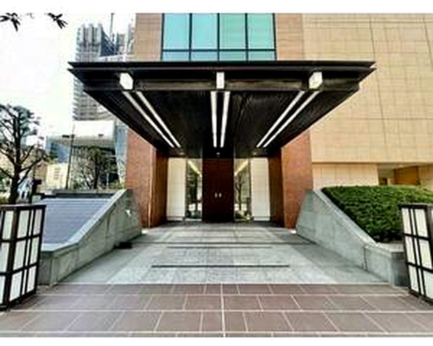 Entrance approach