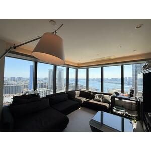 THE TOKYO TOWERS MID TOWER - Living room with Tokyo Bay view