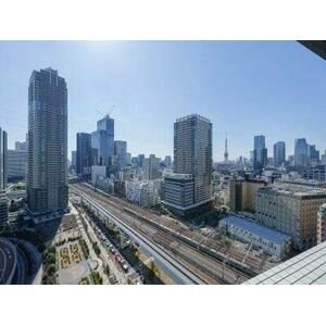 Tokyo Twin Parks Right Wing - Rail and city view